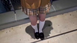 单车女孩猫猫穿迷你短裙学骑脚踏车骑到房间去